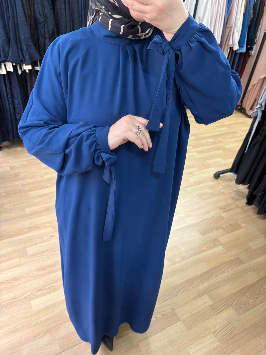 Bilek bağlama detaylı Elbise